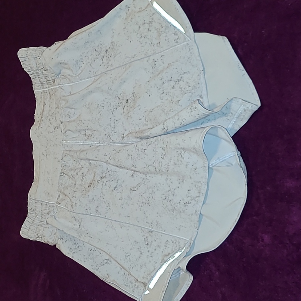 Lululemon Atletica Active Short, Size 6, Color Silver 😍 👌 😀